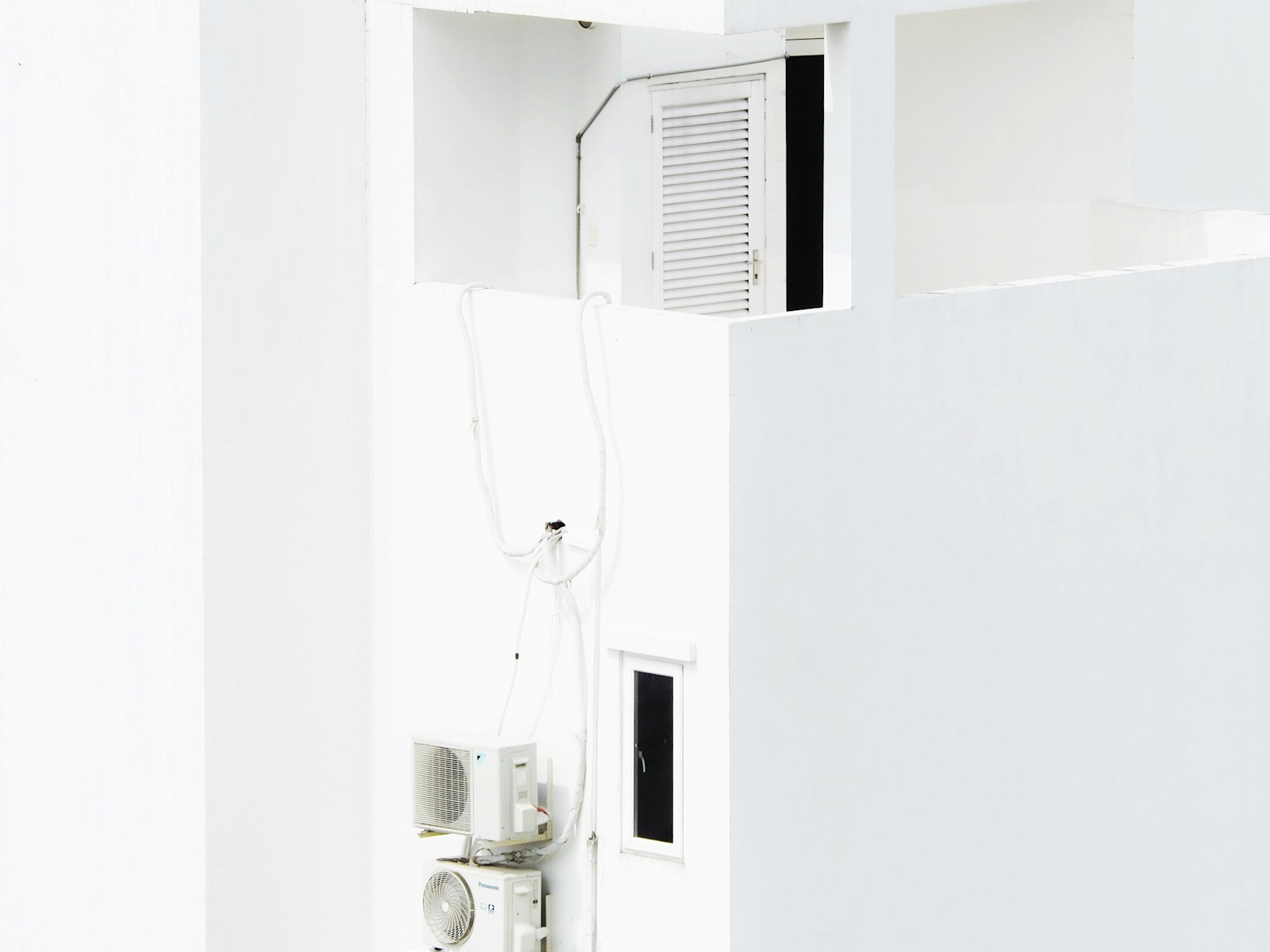 Duvara monte split klima iç ünitesi — Foça Klima Servisi air conditioning service